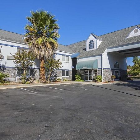 Quality Inn Fresno Yosemite Airport Экстерьер фото