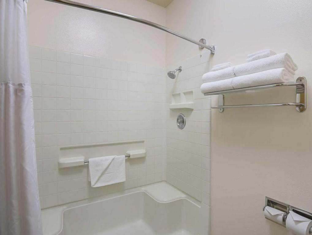 Quality Inn Fresno Yosemite Airport Экстерьер фото