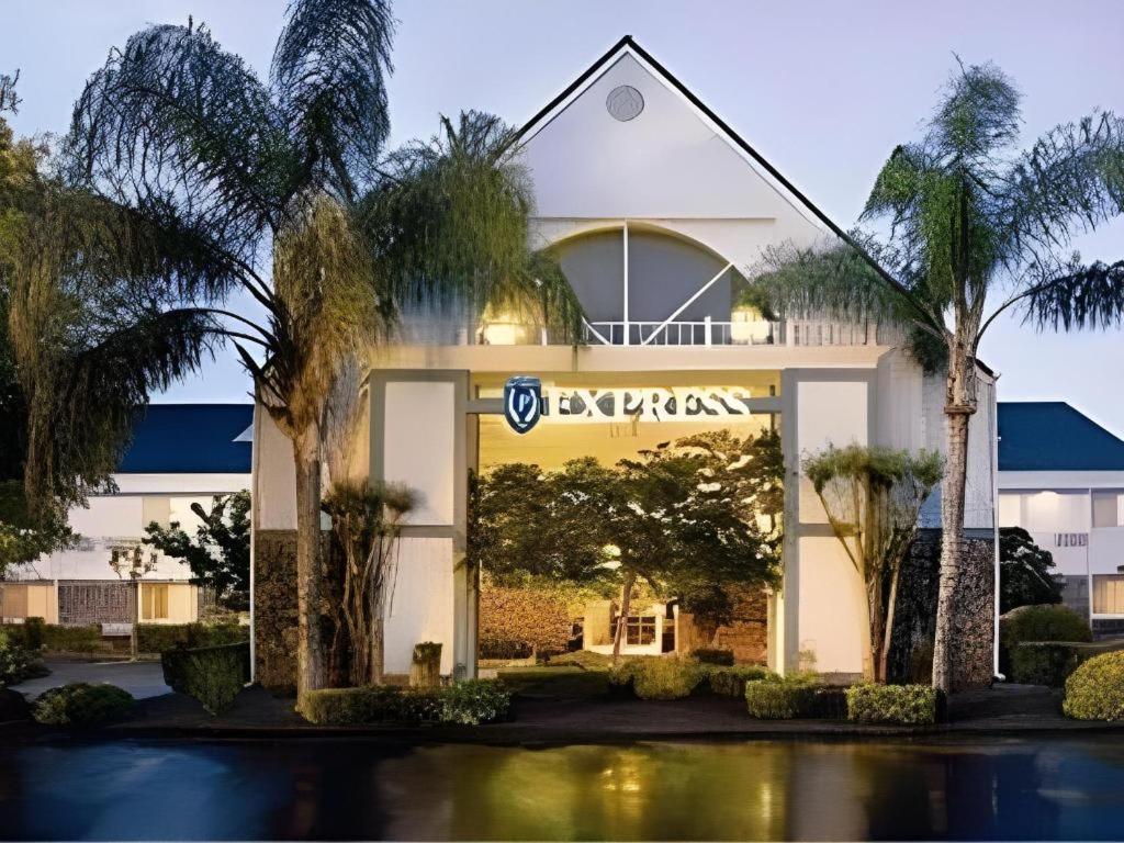 Quality Inn Fresno Yosemite Airport Экстерьер фото