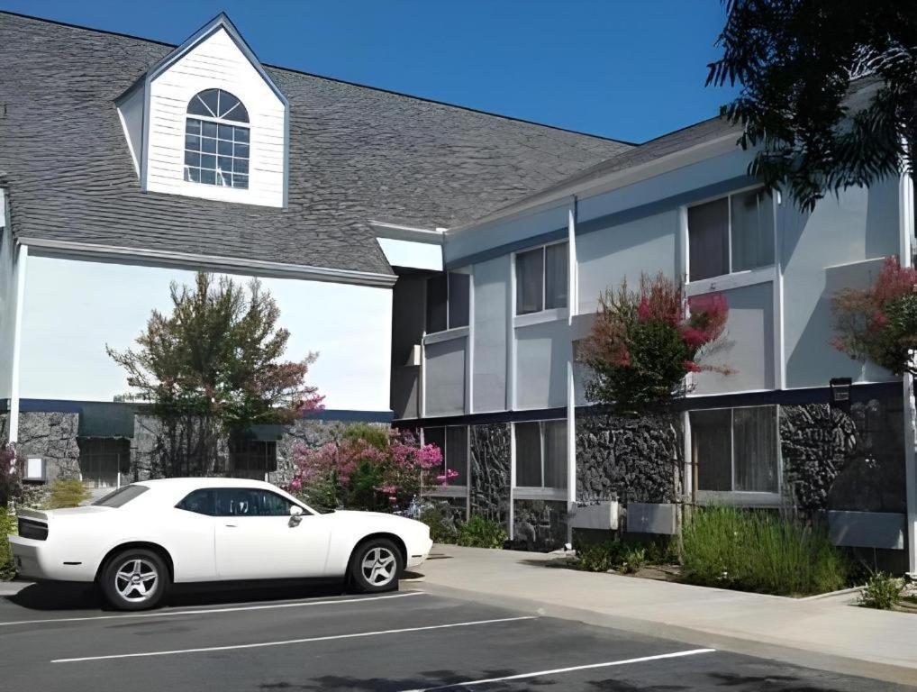 Quality Inn Fresno Yosemite Airport Экстерьер фото