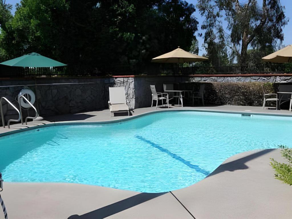 Quality Inn Fresno Yosemite Airport Экстерьер фото