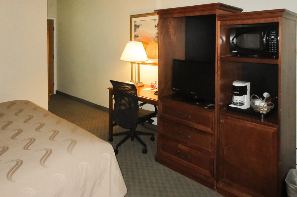 Quality Inn Fresno Yosemite Airport Экстерьер фото