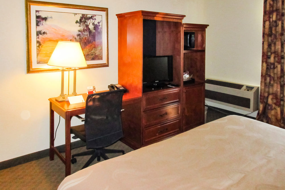 Quality Inn Fresno Yosemite Airport Экстерьер фото