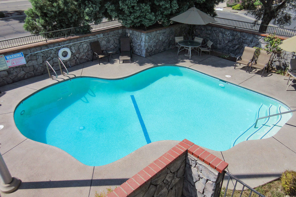 Quality Inn Fresno Yosemite Airport Экстерьер фото
